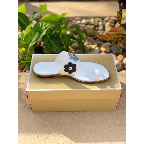 Brand New Michael Kors Sonya Toe Ring Sandal - Picture 3 of 6